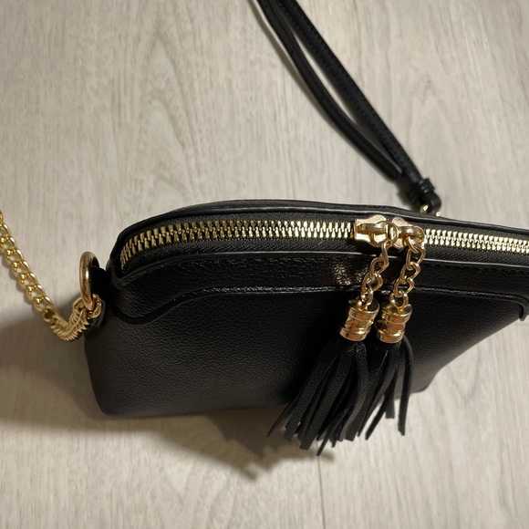 Woman’s cross body purse - Picture 2 of 4